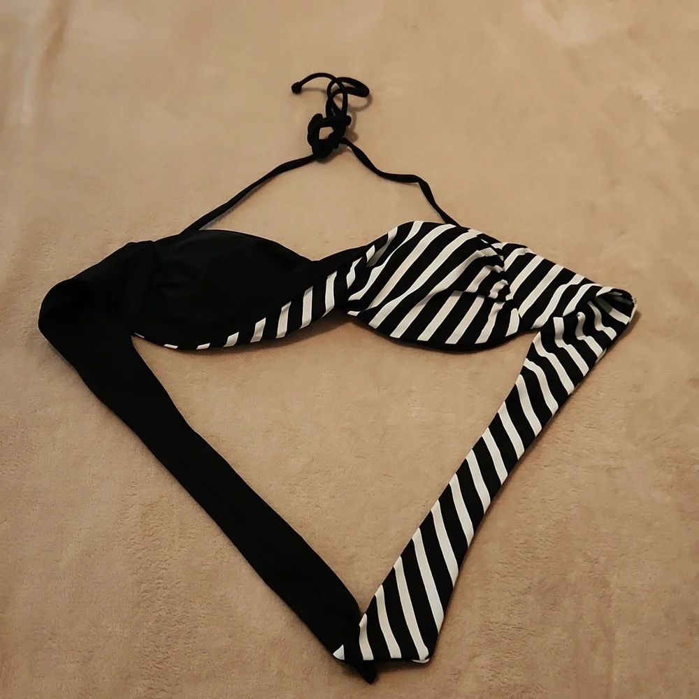 Bikini - Picture 5 of 7